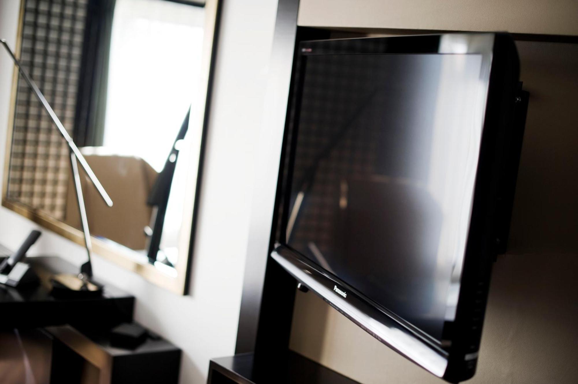 Kyoto Brighton Hotel Exterior photo A flat screen television