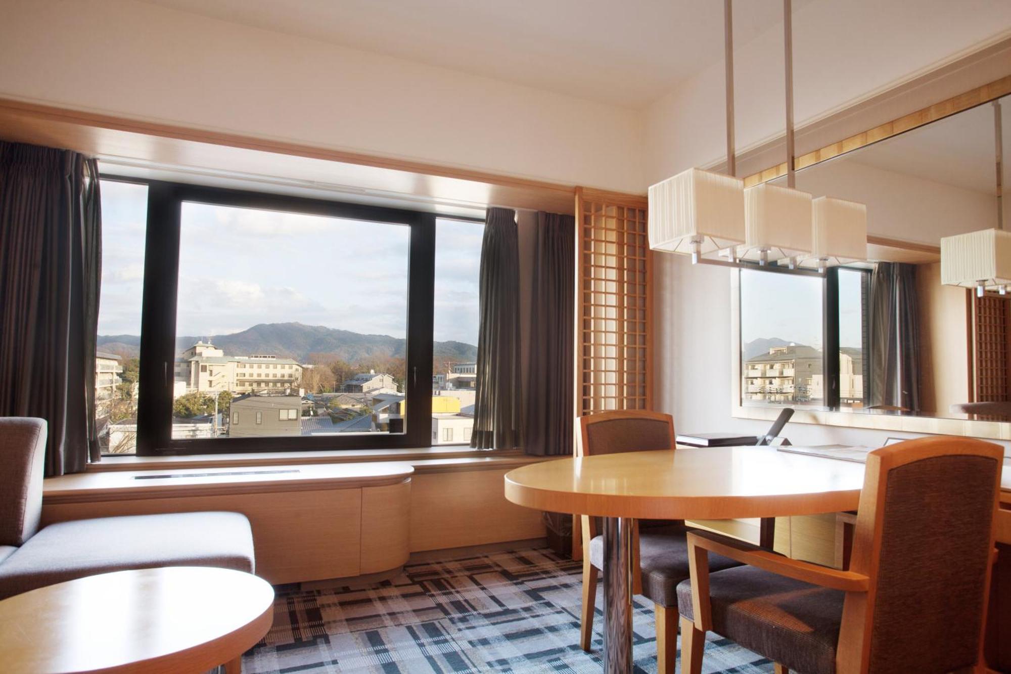 Kyoto Brighton Hotel Exterior photo A suite at the hotel