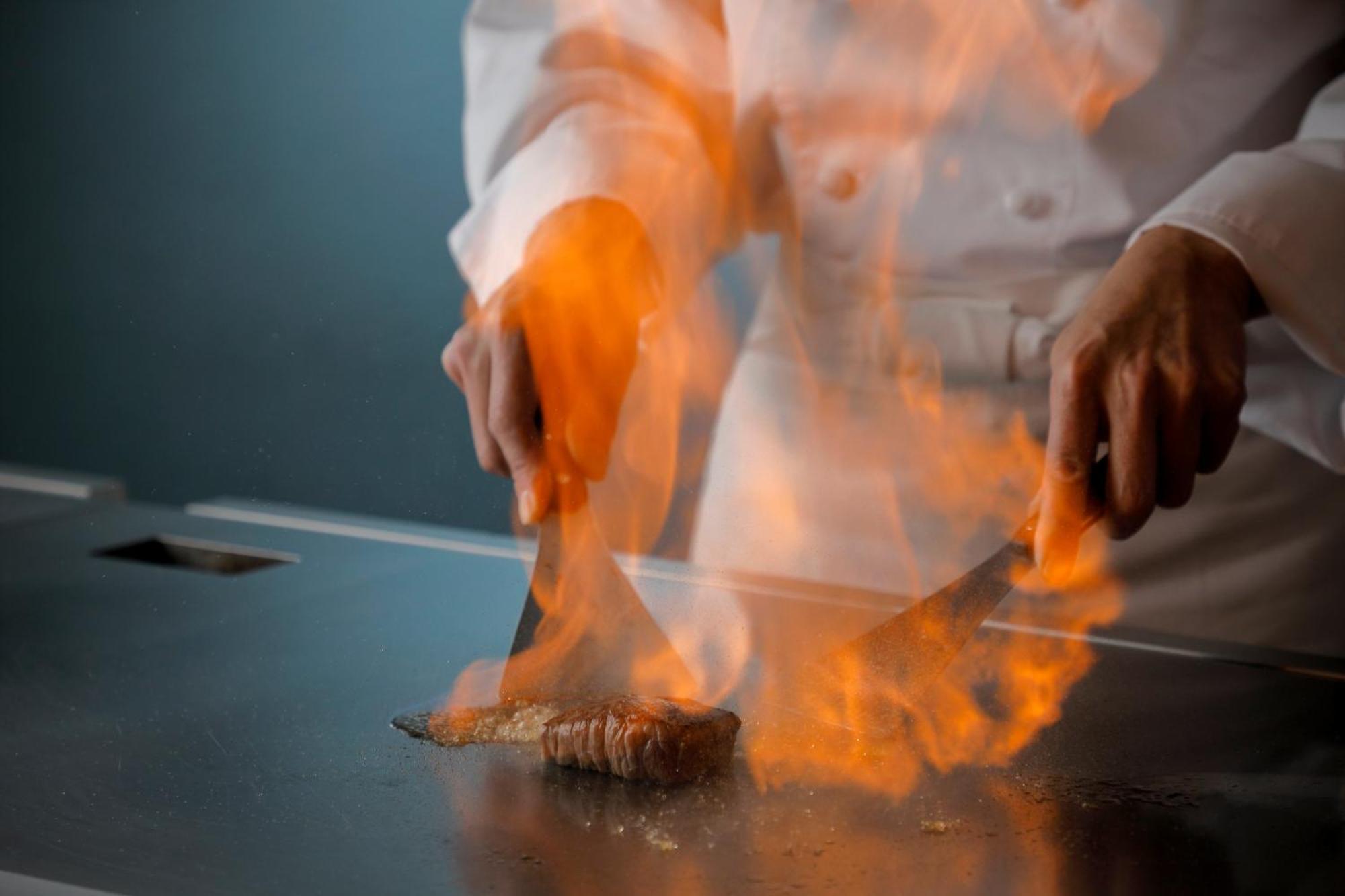 Kyoto Brighton Hotel Exterior photo A chef flambéing a lemon