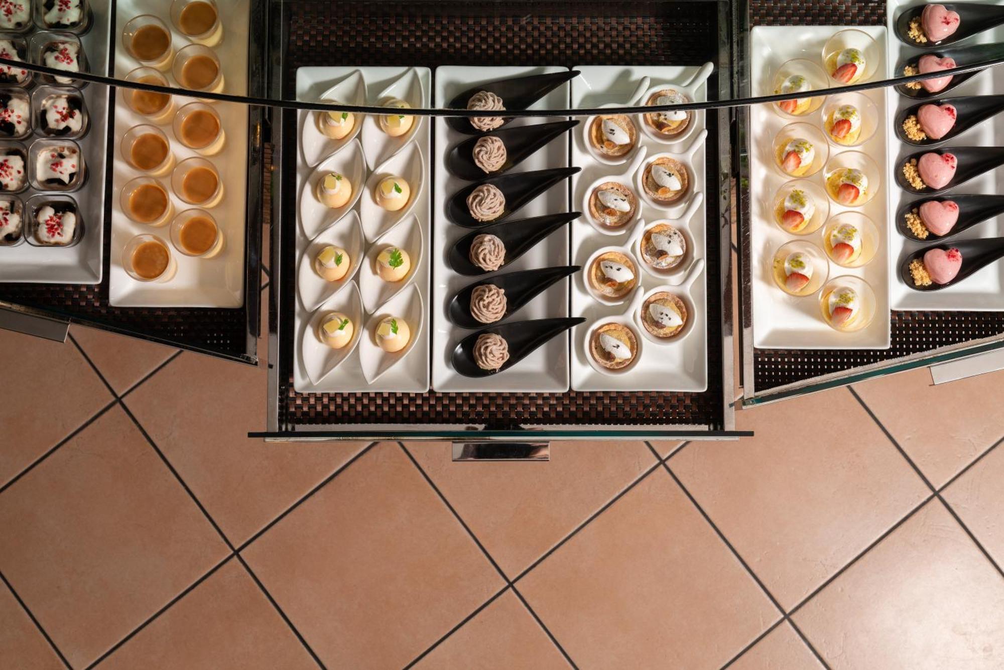 Kyoto Brighton Hotel Exterior photo A display of various dim sum
