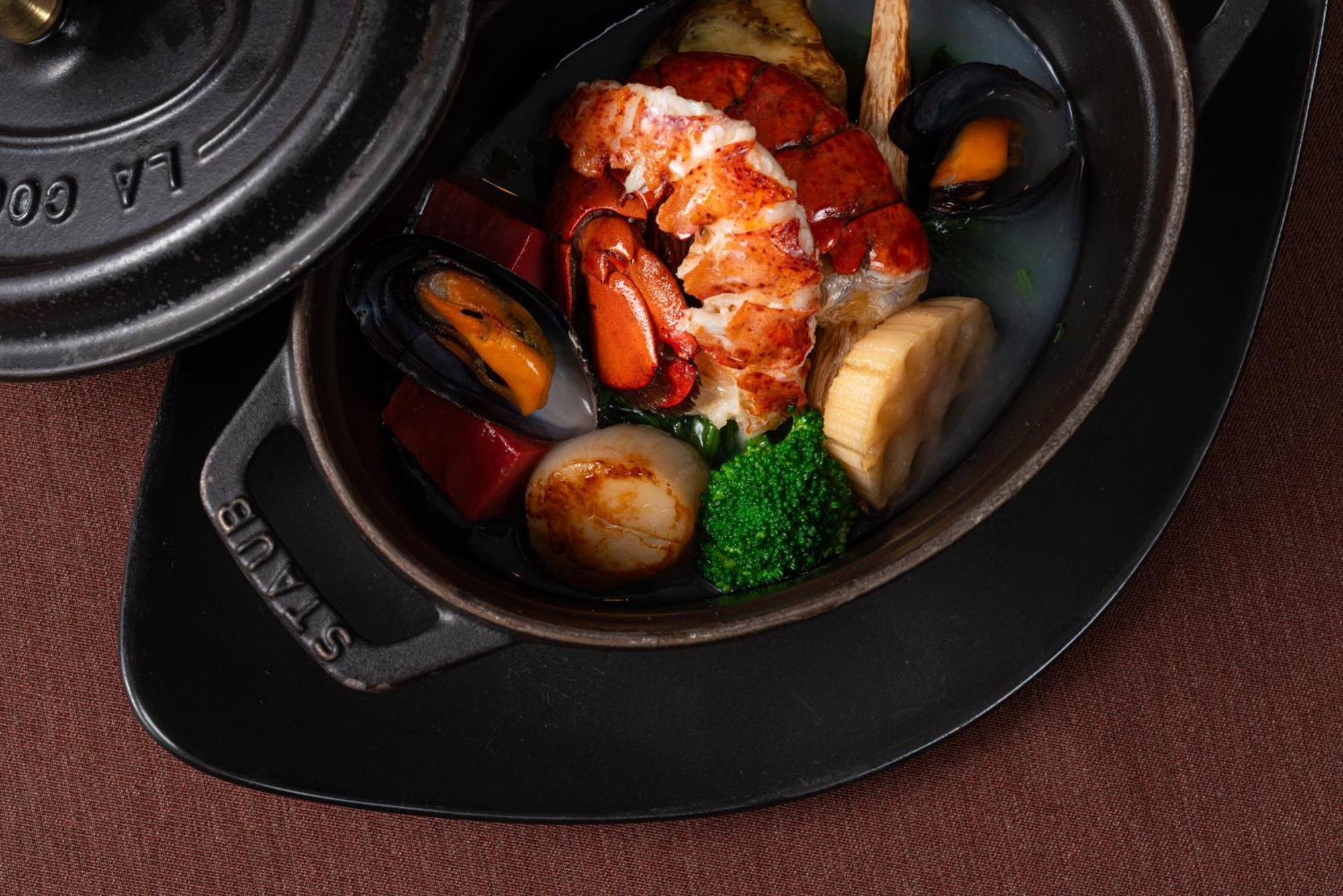 Kyoto Brighton Hotel Exterior photo A lobster casserole